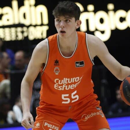 Sergio De Larrea se compromete con Valencia Basket y no va al Draft NBA