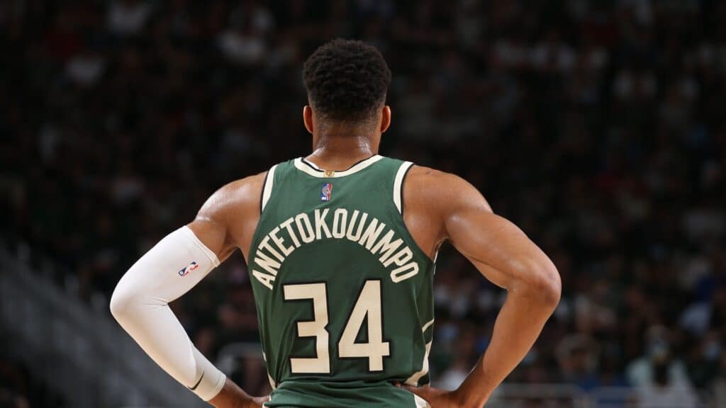 Giannis Antetokounmpo. Créditos a Sporting News