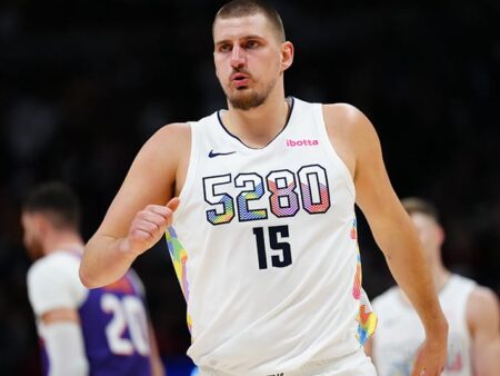 Nikola Jokic vuelva a brillar, pero no sirve de nada