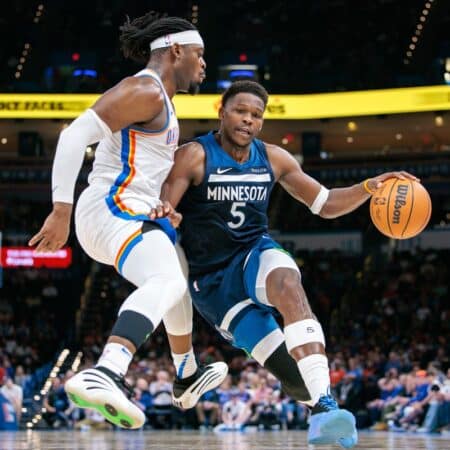 Oklahoma City da una lección a Wolves 114-88 y se queda con el primero