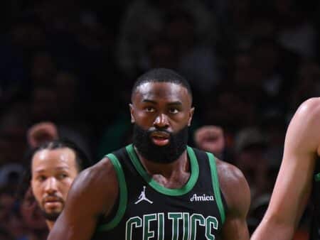 Jaylen Brown jugó los Playoffs lesionado y se somete a una revisión