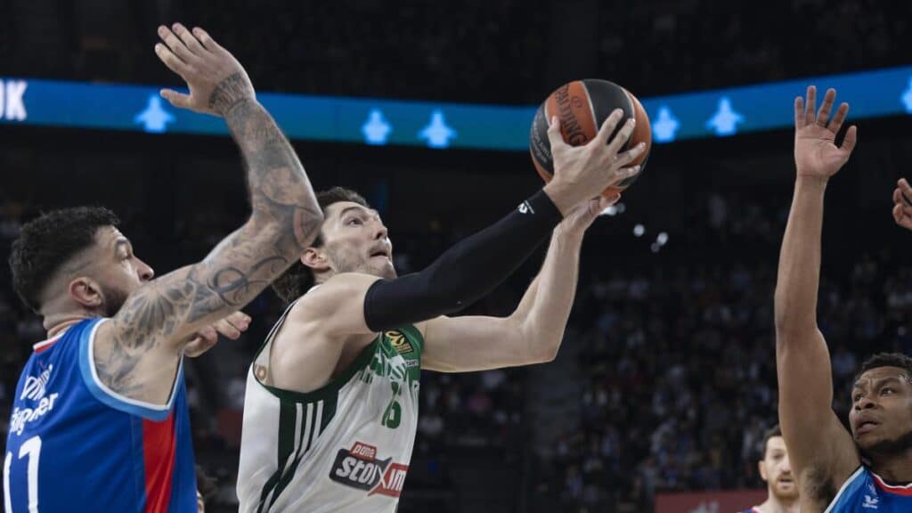 Anadolu Efes gana en su casa y envía la serie de vuelta a Grecia para la definición 1 Anadolu Efes