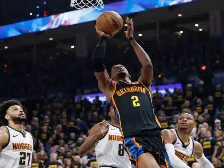 Oklahoma City Thunder derrota a Denver Nuggets y recupera el factor cancha