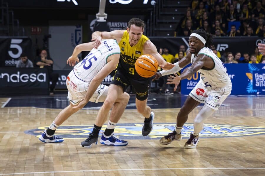 Unicaja sorprende con una victoria de visitante ante CB Canarias 1 CRONICA scaled 1