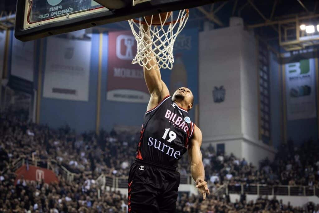 Sorpresa en Bilbao Basket: Dos Jugadores como Candidatos al MVP de la ACB 1 El Surne Bilbao Basket se corona campeon de la FIBA