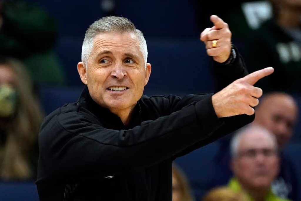 Phoenix Suns revela lo que busca para su nuevo entrenador en jefe 1 Brian Gregory, Gerente General de Phoenix Suns. AP
