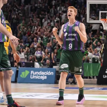 Unicaja Málaga le rinde homenaje a Alberto Díaz por su hito