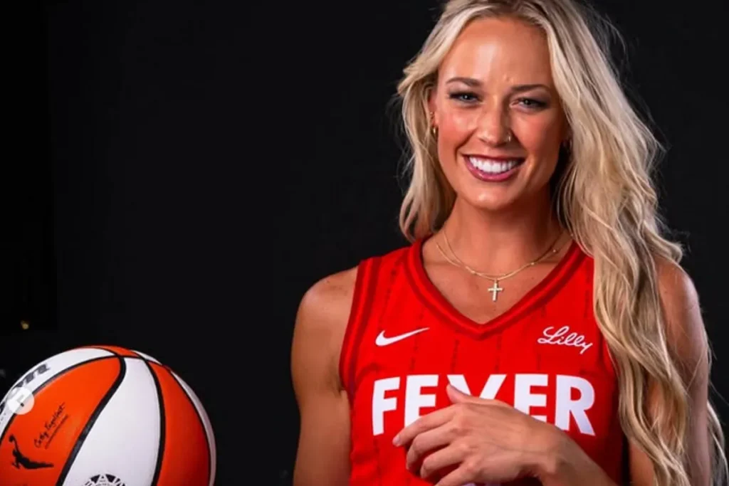 WNBA 2025: ¿Por qué una jugadora robó el protagonismo a Caitlin Clark en ventas de jerseys? 1 Sophie Cunningham