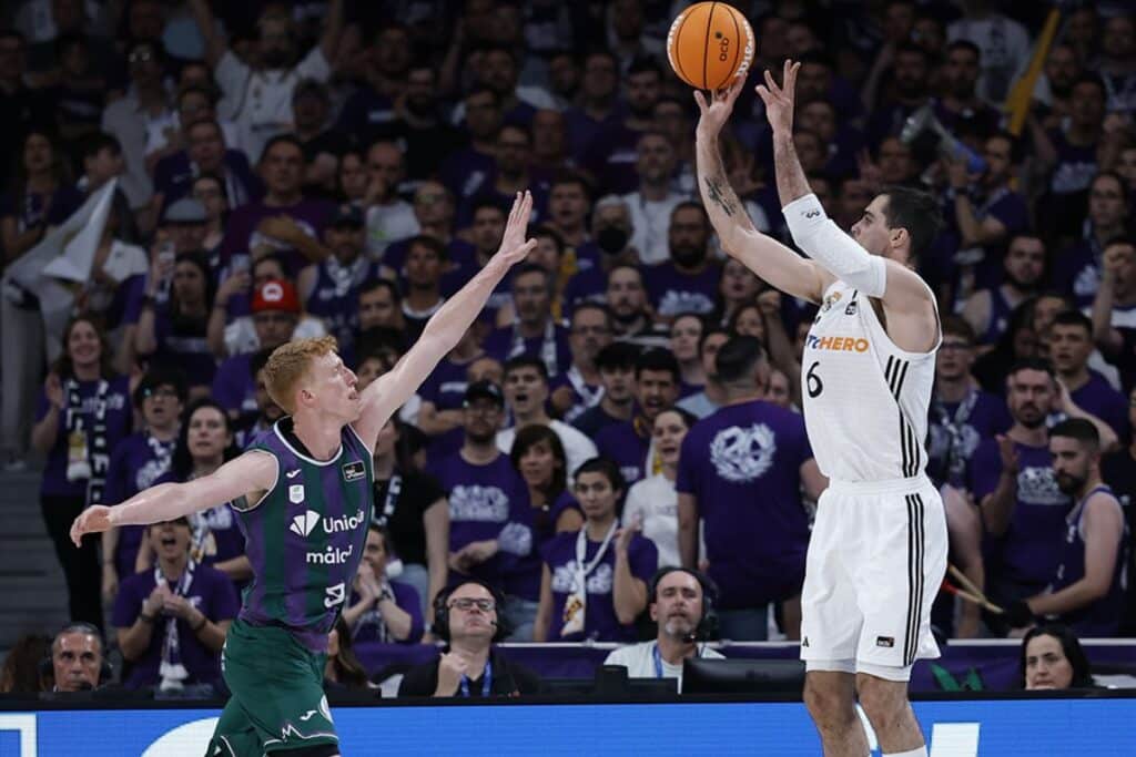 Real Madrid arrolla a Unicaja en las semifinales de los PlayOff ACB