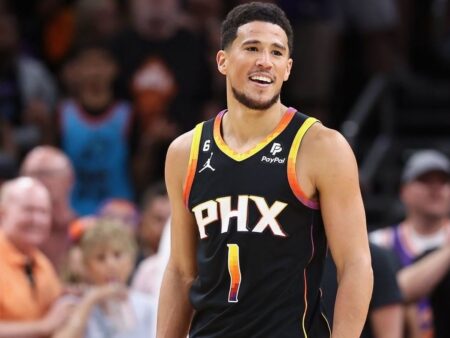 El experimento de los Suns: ¿Qué hay detrás del nuevo rol de Devin Booker? 