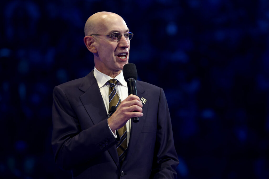 ¿Cómo funciona el impuesto de lujo en la NBA? 1 ¿Cómo funciona el impuesto de lujo en la NBA? (Photo by Tom Pennington/Getty Images)