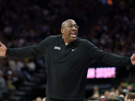 Mike Brown, el elegido: Nueva York redefine su futuro con un técnico probado en la NBA