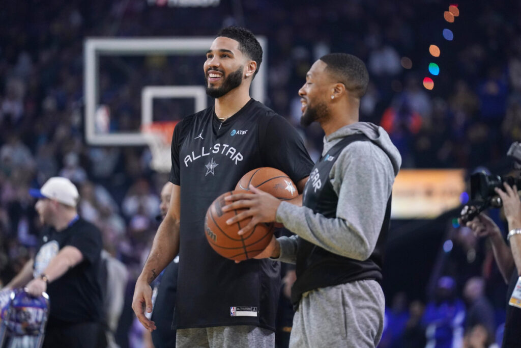 Rumores NBA: Lesión y amistad ¿El camino que lleva a Lillard a los Celtics con Tatum? 5 Rumores NBA: Lesión y amistad ¿El camino que lleva a Lillard a los Celtics con Tatum? Créditos a Cary Edmondson-Imagn Images