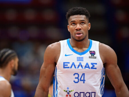Giannis Antetokounmpo vuelve con Grecia: El duelo épico frente Porziņģis antes del Eurobasket