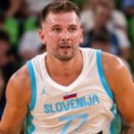 Alarma en Eslovenia: Luka Doncic abandonó el partido ante Letonia por Lesión