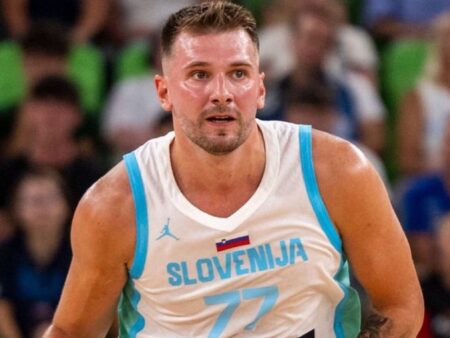 Alarma en Eslovenia: Luka Doncic abandonó el partido ante Letonia por Lesión