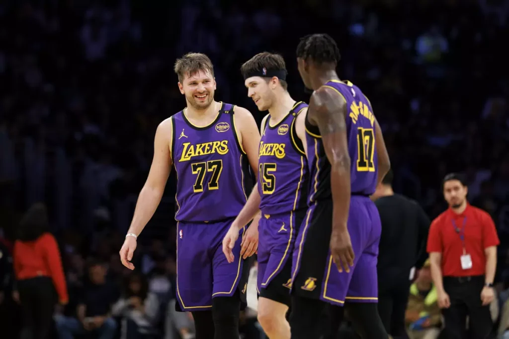 Optimismo en Los Ángeles: ¿Por qué los Lakers apuestan por su nuevo Big Three? Photo by Gina Ferazzi / Los Angeles Times