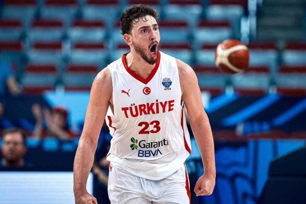Alperen Şengün en el Eurobasket 2025: Siguiendo los pasos de Doncic ¿La próxima superestrella NBA?