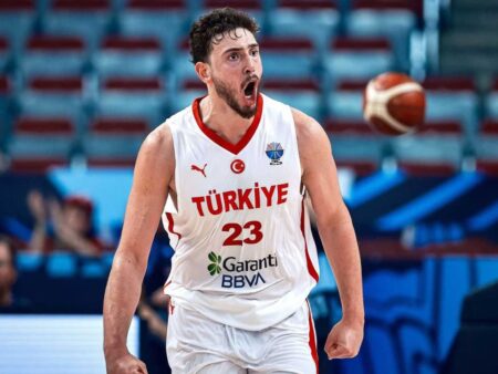 Alperen Şengün en el Eurobasket 2025: Siguiendo los pasos de Doncic ¿La próxima superestrella NBA?