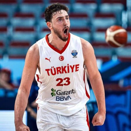 Alperen Şengün en el Eurobasket 2025: Siguiendo los pasos de Doncic ¿La próxima superestrella NBA?