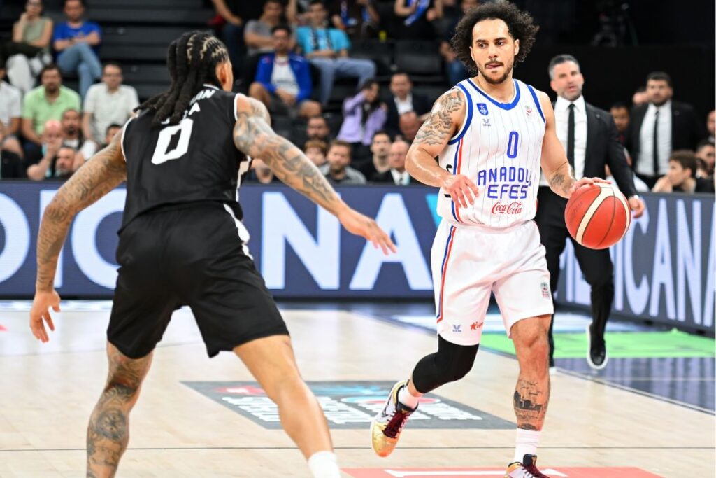 Anadolu Efes en la Euroliga: El trío explosivo que tiene a todo el mundo hablando