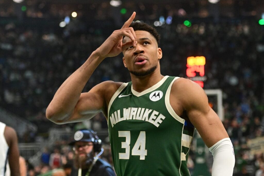 Milwaukee Bucks 2025-2026 1 Giannis Antetokounmpo