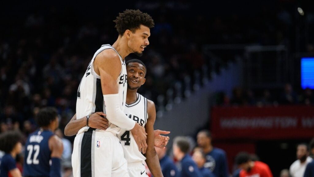 Noticias NBA: La lesión que podría sacudir a los Spurs en el inicio de temporada 1 Noticias NBA: La lesión que podría sacudir a los Spurs en el inicio de temporada