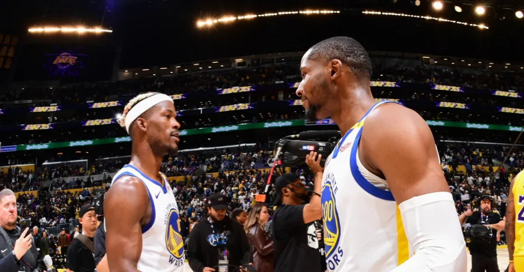 Sigue la polémica en los Warriors: ¿Por qué Jonathan Kuminga ignoró a Jimmy Butler? Créditos a Getty Images