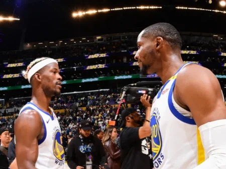Sigue la polémica en los Warriors: ¿Por qué Jonathan Kuminga ignoró a Jimmy Butler?