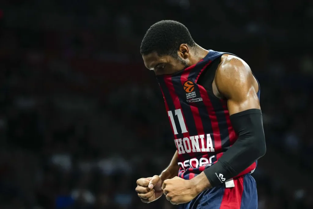 20241004084221 el base del baskonia tren amp w1200 webp