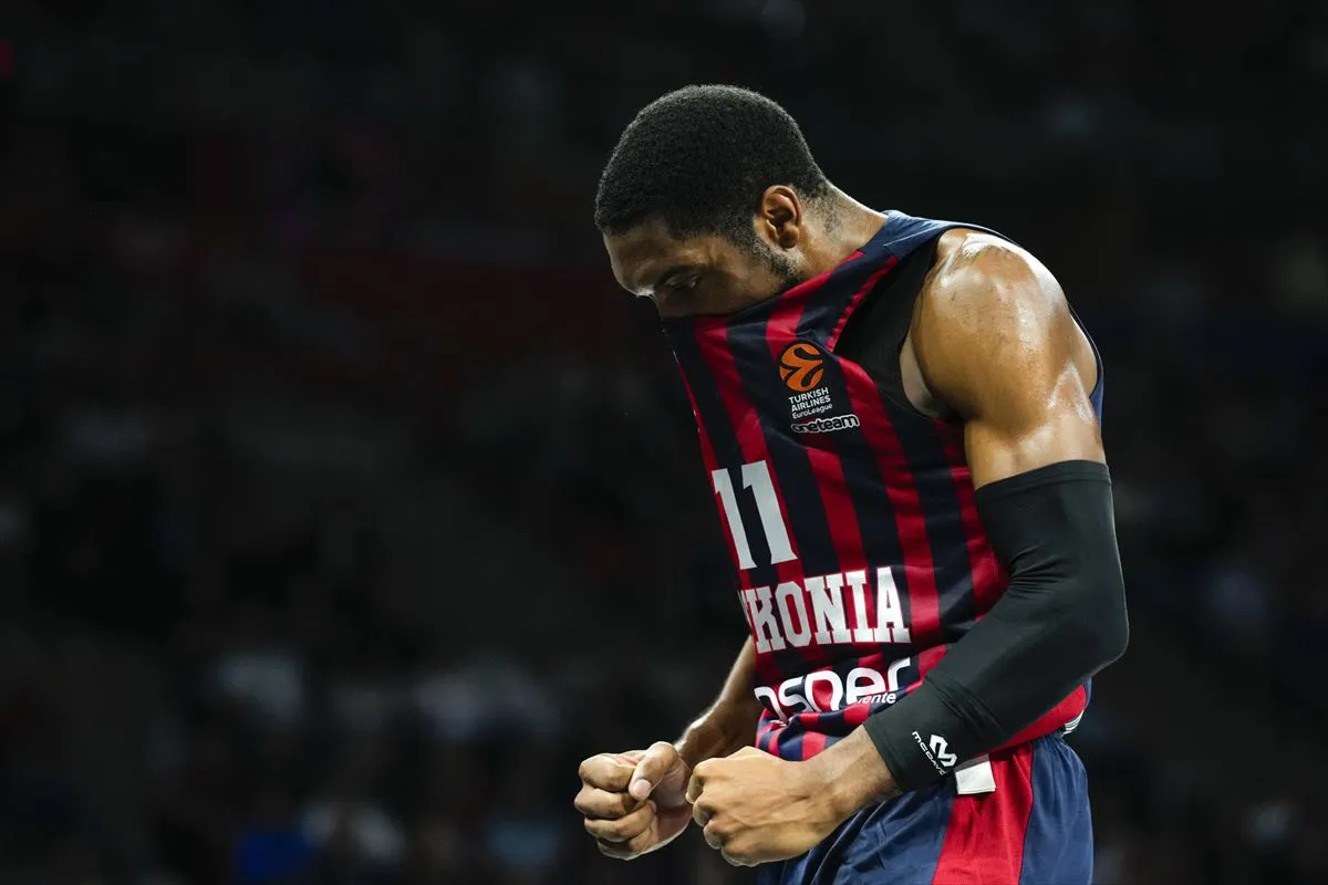 20241004084221 el base del baskonia tren amp w1200 webp