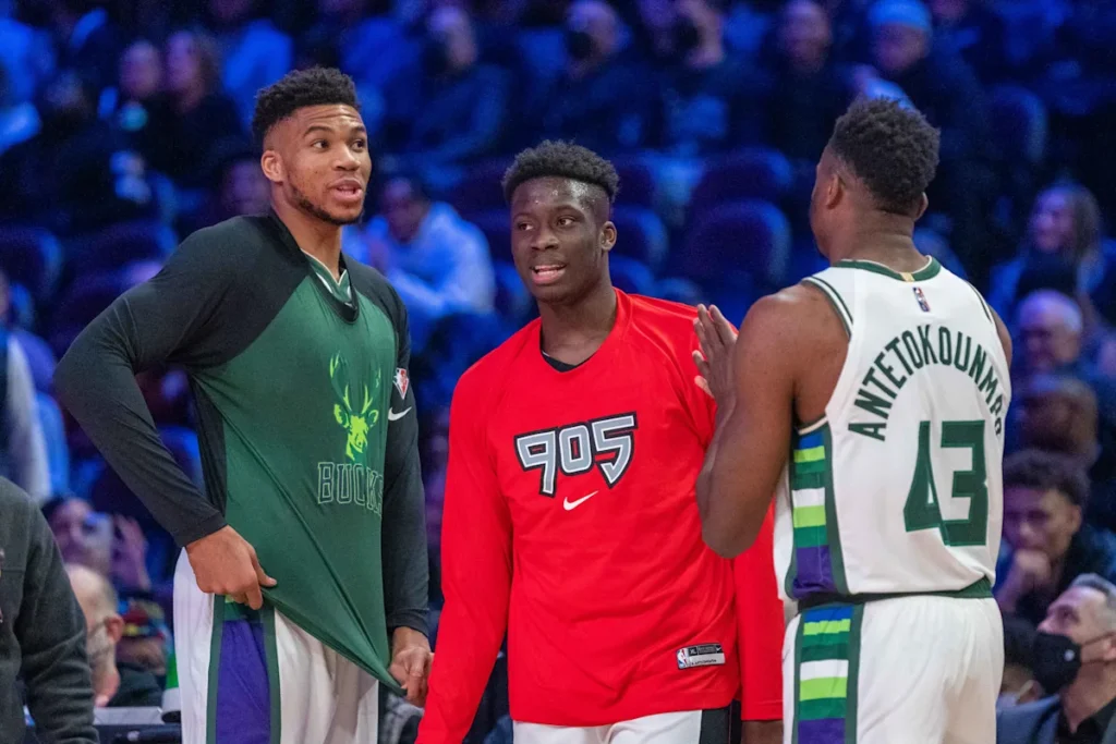 ¡Sueño familiar en Milwaukee! ¿Giannis Antetokounmpo reunirá a TODOS sus hermanos en los Bucks? 1 ¡Sueño familiar en Milwaukee! ¿Giannis Antetokounmpo reunirá a TODOS sus hermanos en los Bucks?