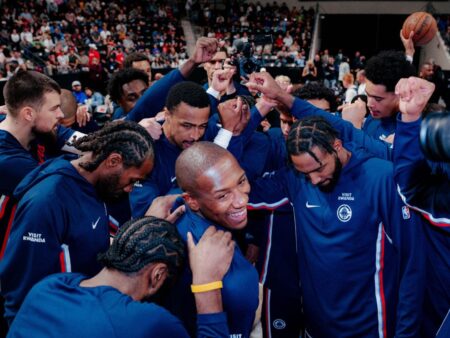 Clippers en la mira: La decisión audaz de sacar a una figura clave del banquillo