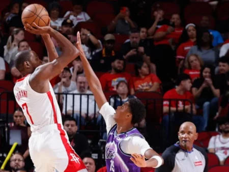 El primer juego de Kevin Durant en Houston: Polémica con Ace Bailey incluida