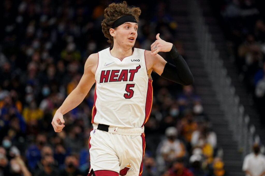 Regreso épico en la NBA: El asistente técnico que renuncia y vuelve a ser jugador