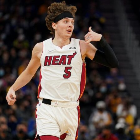 Regreso épico en la NBA: El asistente técnico que renuncia y vuelve a ser jugador