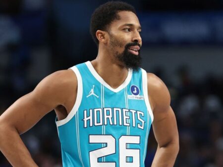¡Alerta en el mercado NBA! Los Hornets cortan a uno de sus veteranos  