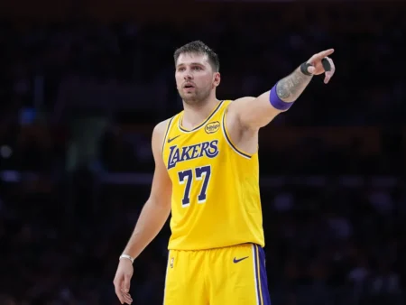 Luka Doncic sigue rompiendo moldes: ¿Cómo supera a Davis, Thompson y Flagg en dos juegos?