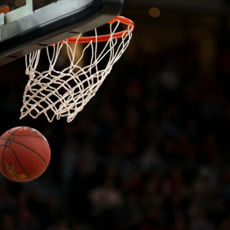 Por qué cada vez más latinos se suman al universo de la NBA