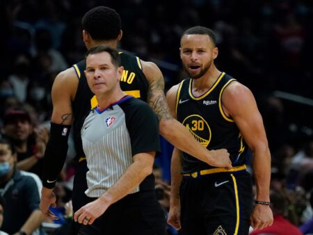 Nueva regla en la NBA: ¿Stephen Curry el gran beneficiado?