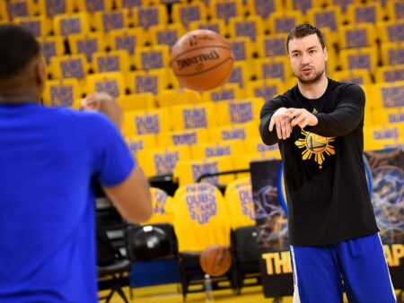 De ser pieza clave en el staff de los Warriors a dar el salto que nadie esperaba en la WNBA