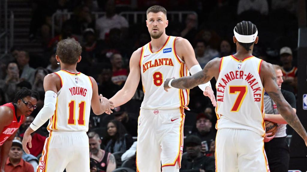El golpe que nadie esperaba: La estrella ausente y el misterio que sacude a los Hawks 1 El golpe que nadie esperaba: La estrella ausente y el misterio que sacude a los Hawks