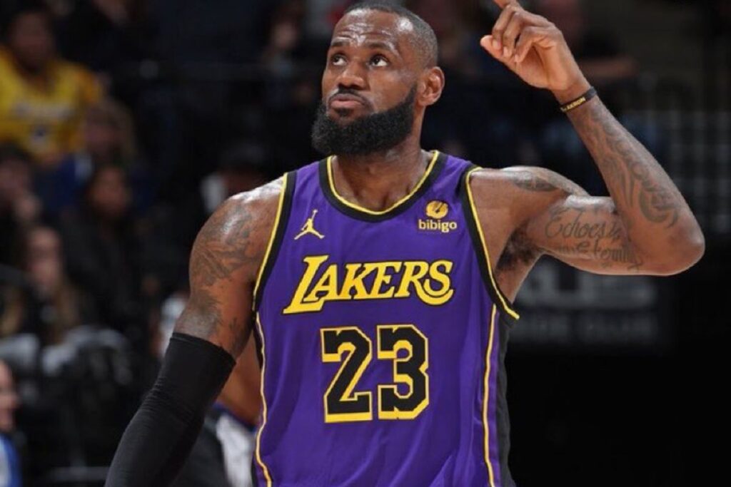 La estrategia no convencional de Lakers para proteger a LeBron 1 La estrategia no convencional de Lakers para proteger a LeBron