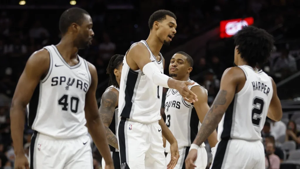 NBA Cup al rojo vivo: El refuerzo inesperado que los Spurs podrían tener ante Lakers 1 NBA Cup al rojo vivo: El refuerzo inesperado que los Spurs podrían tener ante Lakers