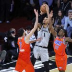 AFP 20251214 2251806800 v2 HighRes SanAntonioSpursVOklahomaCityThunderEmiratesN scaled 1