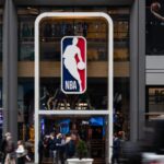 ¿El entrenador del año que pasa desapercibido en la NBA? Sus números impactan