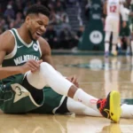 ¡Alarma en Milwaukee! Giannis Antetokounmpo vuelve a caer lesionado: ¿Se acerca su adiós definitivo?