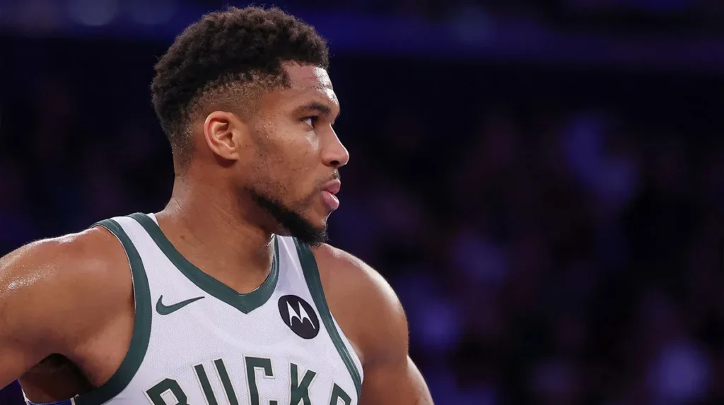 ¡Bomba en el mercado NBA! Giannis abre la puerta de salida de Bucks y estos equipos ya preparan paquetes irrechazables 1 ¡Bomba en el mercado NBA! Giannis abre la puerta de salida de Bucks y estos equipos ya preparan paquetes irrechazables