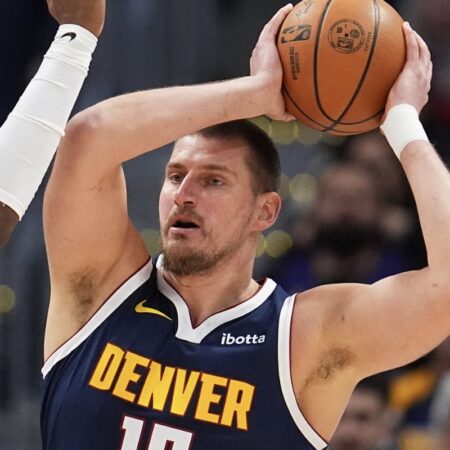 Nikola Jokic supera a Kareem Abdul-Jabbar: El récord histórico que está dando de qué hablar