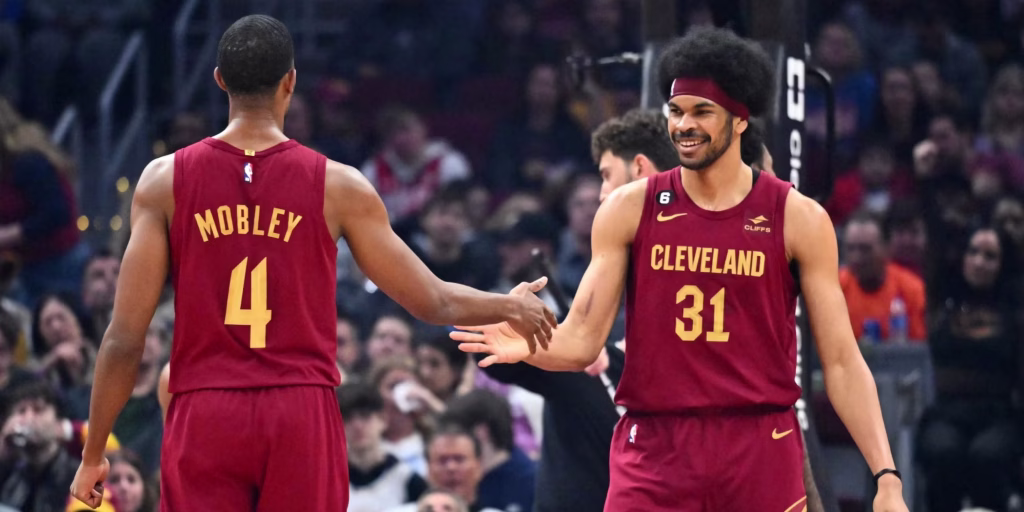 Cleveland Cavaliers en alerta: La lesión que golpea al pilar defensivo del equipo 1 Cleveland Cavaliers en alerta: La lesión que golpea al pilar defensivo del equipo